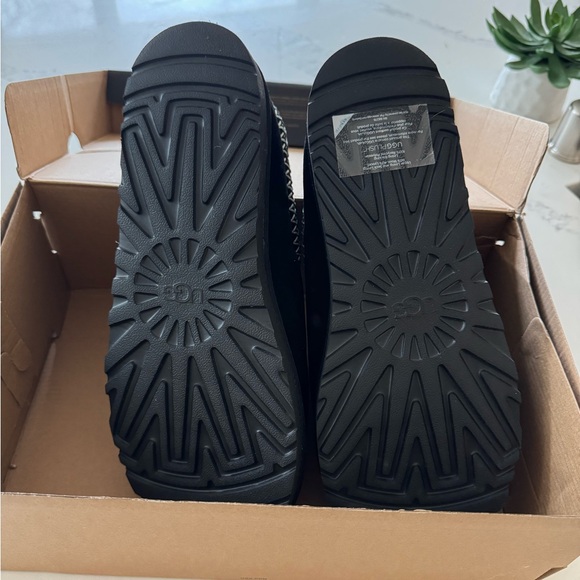 UGG Tasman New in Box Men’s 11 black (never worn) - Picture 2 of 16